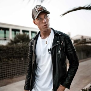 מעיל עם קפוצ'ון